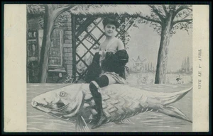 Juego de 5 postales fotograbadas cerca de mujer desnuda montando pez originales años 1910 - Imagen 1 de 6