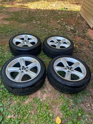 Ford Mustang GT 2012 equipamiento de neumáticos y llantas Foto 1 de 4