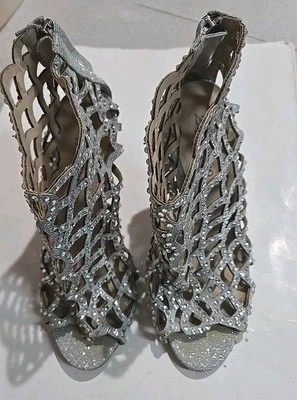 Botines Zigi Soho Drift Plateados Estrás Estilo Jaula Punta abierta Stiletto 7 Foto 1 de 4