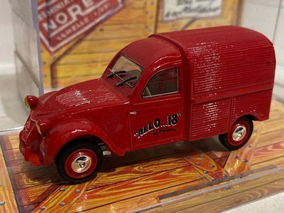 NOREV Citroen 2CV AZU 1955 Pompiers miniature 1:43 auto Diecast - Immagine 1 di 4