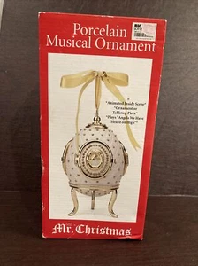 "Obras de adorno musical de porcelana de Mr. Christmas ""Ángeles que hemos escuchado en lo alto" - Imagen 1 de 12