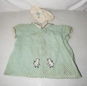 VINTAGE 50ER JAHRE GRÜN BAUMWOLLE GINGHAM KÜKEN APPLIKATION KLEID MIT MÜTZE - Bild 1 von 4
