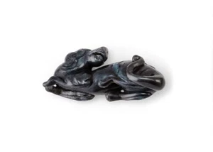 Jade074 Estate Natural Chinese BLACK JADE CARVING OF A RECLINING DOG - Picture 1 of 12