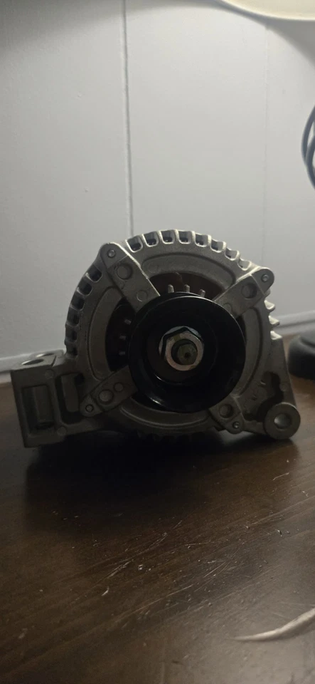 Alternador de piezas originales GM para Chevy Equinox 2008-2017 ACDelco 23119515 Foto 1 de 4