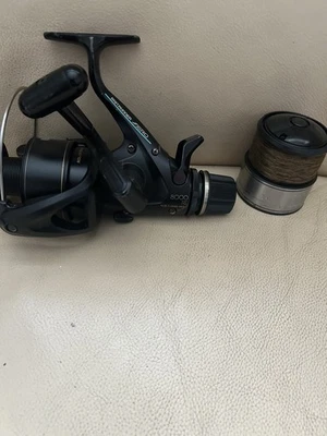 Carrete de pesca de carpa Shimano Aero Baitrunner 8000 RE con carrete de repuesto mango único Foto 1 de 4