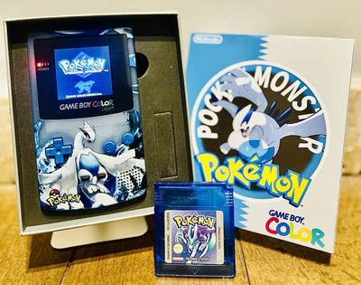 GAME BOY COLOR🔥SCHERMO IPS📱POKÉMON LUGIA EDITION⭐️💎PKMN CRISTALLO CSTM💎 - Immagine 1 di 4