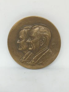 Rare 1965 Lyndon B Johnson 36th President & Hubert Humphrey 38th VP Bronze Medal - Picture 1 of 2