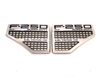 Par de emblema guardabarros delantero cromado L R Ford F-250 Super Duty XLT 2008-2010 Foto 1 de 4