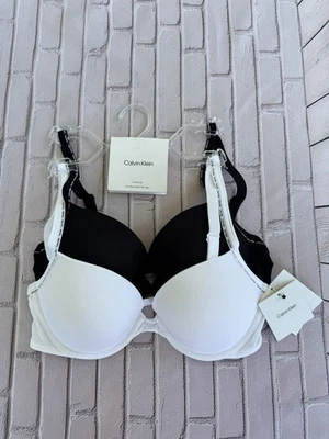 Nuevo con etiquetas Juego de 2 sujetadores push up Calvin Klein talla 34C blanco y negro Foto 1 de 4