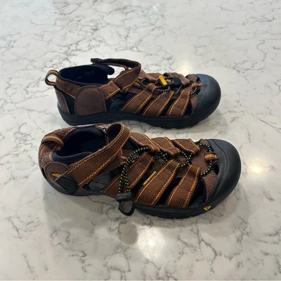 Keen Brown Youth Waterproof Outdoor Athletic Sandals Size 4 - Image 1 of 4