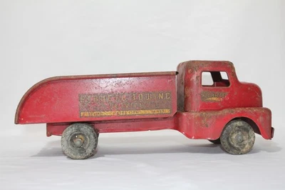 Vintage 12" Structo Towing Service no. 910 Metal Tow Truck 1950s Car Red - Image 1 of 4