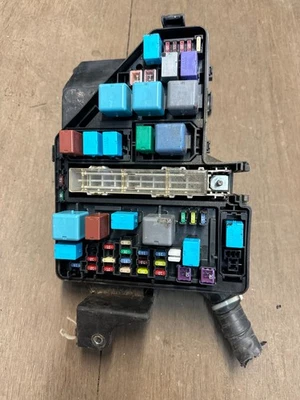 2008-2010 TOYOTA SIENNA 3.5L OEM Engine Fuse Box Relay Distribution Junction - Image 1 of 4