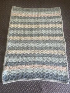Crocheted Handmade New Beautiful Baby Blanket. Great Gift! Cream Med Green - Picture 1 of 5