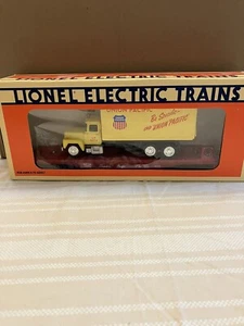 Lionel Line8 Flat Car W/Wheel Chocks, W/ Union Pacific Box Truck - Picture 1 of 9