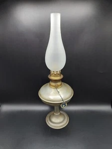 Jolie lampe à pétrole, Verre blanc fumé, Etains du Lys - Picture 1 of 20