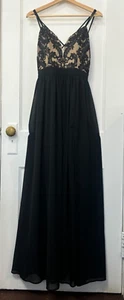 Neu mit Etikett Privy Damen tiefes V Maxikleid in Schwarz, Größe M, transparentes Unterteil, Spitzentop, HOCO - Bild 1 von 14