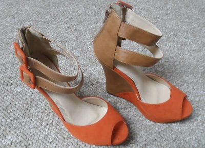 Bertinni Orange & Brown Ankle Strap Peep Toe Platform Wedge Sandals. Size 9 - Imagem 1 de 4