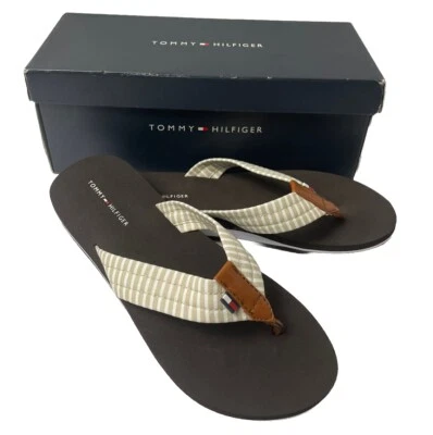 Chinelo feminino Tommy Hilfiger tamanho 7M novo na caixa sola marrom - Imagem 1 de 4