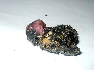 - Minerali Grezzi Cristalloterapia - RUBINO su BIOTITE (28) - Picture 1 of 1