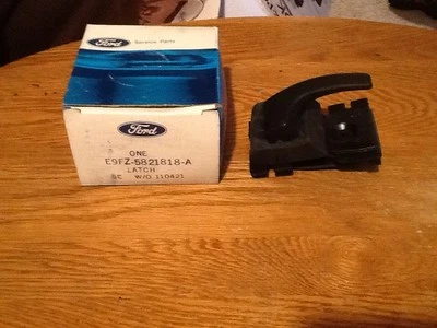 NEW OEM 1989 FORD ESCORT INTERIOR DOOR HANDLE - RIGHT HAND  - Image 1 of 3