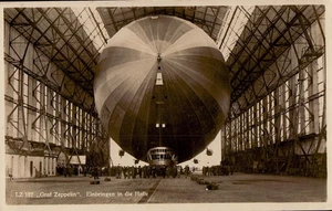 LZ127 "Graf Zeppelin"-Einbringenin die Halle-Echtfotokarte-ungelaufen-3.10.1935 - Bild 1 von 2