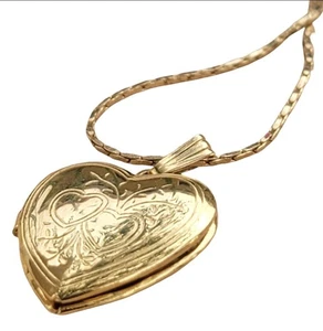 Ciondolo medaglione oro a forma di cuore PVD con disegno inciso, catena scatola 18 pollici - Foto 1 di 11