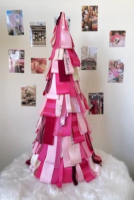 Árbol de Navidad Victoria’s Secret Store Display cinta rosa Foto 1 de 4