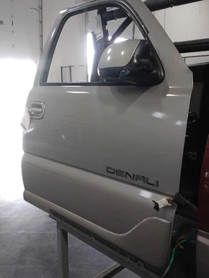 Used Front Right Door Assembly Front fits: 2005 Gmc Yukon xl 1500 classic style - Image 1 of 4