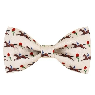 Pajarita de carreras de caballos para hombre satinada seda preatada sólida carreras de caballos blanca - rosa Foto 1 de 4