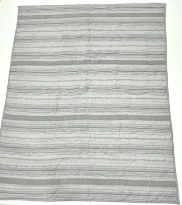 Edredón de cuna gris con encaje de ganchillo 40" x 50" para caja y niños Foto 1 de 4