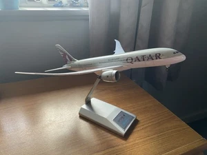 Qatar Airways Boeing 787-8 1/200 Scale With Stand And Box New - Picture 1 of 8