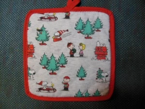 NEW,  PEANUTS: SNOOPY, Charlie Brown & Sally Xmas potholder, 8"x 8" - Picture 1 of 1
