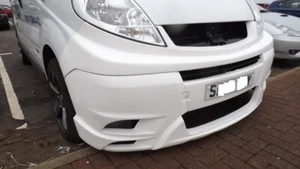 PARAGOLPES DELANTERO VIVARO/RENAULT TRAFFIC 2006-2014 + PARRILLA SUPERIOR - Imagen 1 de 6