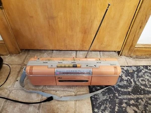 Reproductor de casete rosa Unitech CX-208 de colección único radio se asemeja a Sharp Qt-50 - Imagen 1 de 14