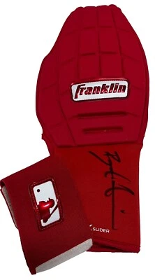 Guante deslizante autografiado por Bradley Zimmer - Proyecto armario del jugador Foto 1 de 2