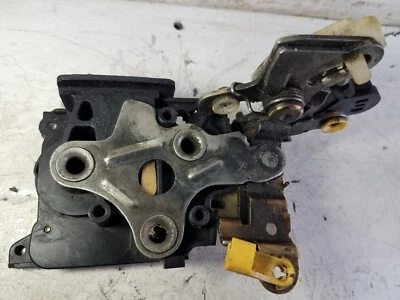 Защелка замка правой задней двери 1998-2004 Isuzu Rodeo (M140) - Изображение 1 из 2