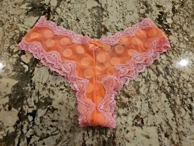 Panty descarado de malla y encaje naranja de Victoria's Secret de colección verdadero talla mediana Foto 1 de 3