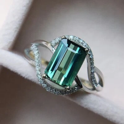 Anillo de compromiso de turmalina verde enchapado en oro blanco de 18 quilates para ella Foto 1 de 4