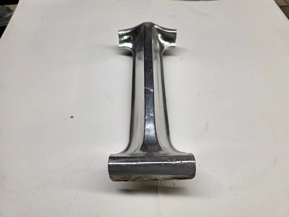 Dodge Coronet 440 1966 parrilla sección barra central  Foto 1 de 1