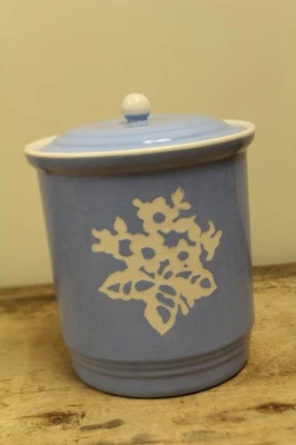 Винтажная сине-белая банка для печенья Cameoware Harker Pottery Company изящный цветок - Изображение 1 из 4