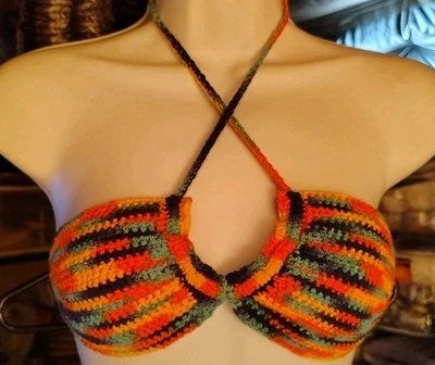WOW! Bonito top de bikini/alter de ganchillo elástico hecho a mano para talla M a M|L Foto 1 de 4