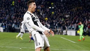 Cristiano Ronaldo- Soccer-Football-Goat-MVP-4x6 Glossy Photo - Picture 1 of 4