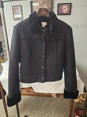 Abrigo colorete negro talla 12 Foto 1 de 4