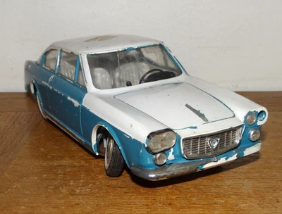 Ancienne Voiture Filoguidée Téléguidée Lancia Flavia en Plastique à Identifier - Photo 1/4