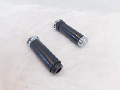Empuñaduras derecha e izquierda Honda VF750 y VTX1300 y VTX1800 y Shadow 600 750 1100 y 1300 Foto 1 de 4