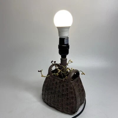 Lámpara de mesa cesta con asas resina y metal bayas vides funciona Foto 1 de 4