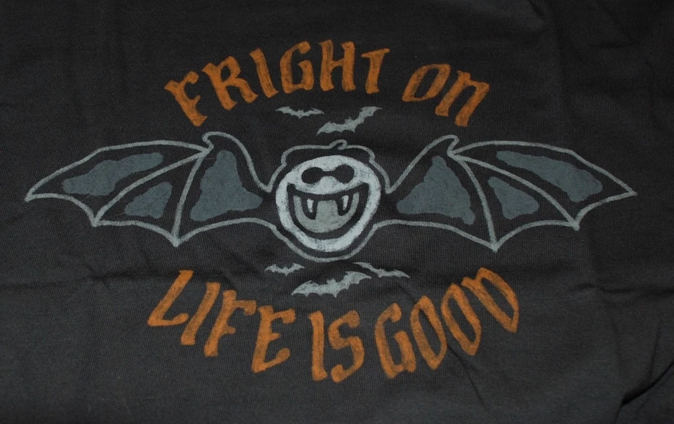 Camiseta trituradora grande nueva con etiquetas Life is Good Fright On Bat Halloween negra SS para hombre Foto 1 de 1
