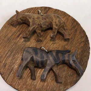 Vintage Hand Carved Wood Figural Animal Pendants Cheetah Zebra Safari - Picture 1 of 2
