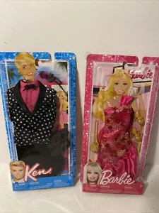 ZWEI Barbie und Ken Fashionista Outfits - 2011 Neu - Bild 1 von 4