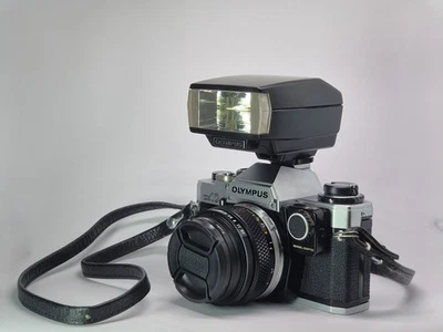 Appareil Photo Olympus OM-10 + Zuiko 50mm f/1.8 et flash et manual adapter - Immagine 1 di 4